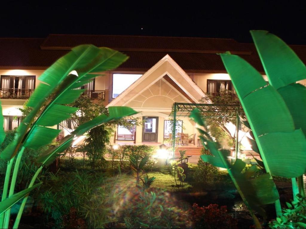 Daosavanh Resort&Spa Hotel Savannakhet Buitenkant foto